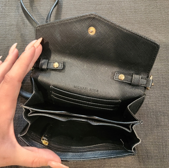 Michael Kors Crossbody Wallet on Chain - Picture 2 of 3